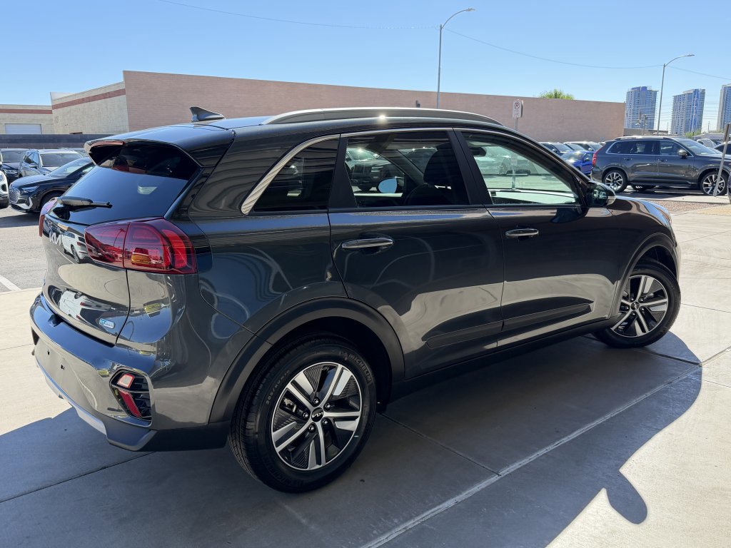 Used 2022 Kia Niro EX image 4