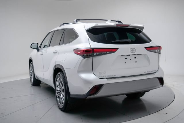 Used 2023 Toyota Highlander Platinum AWD/4WD image 3