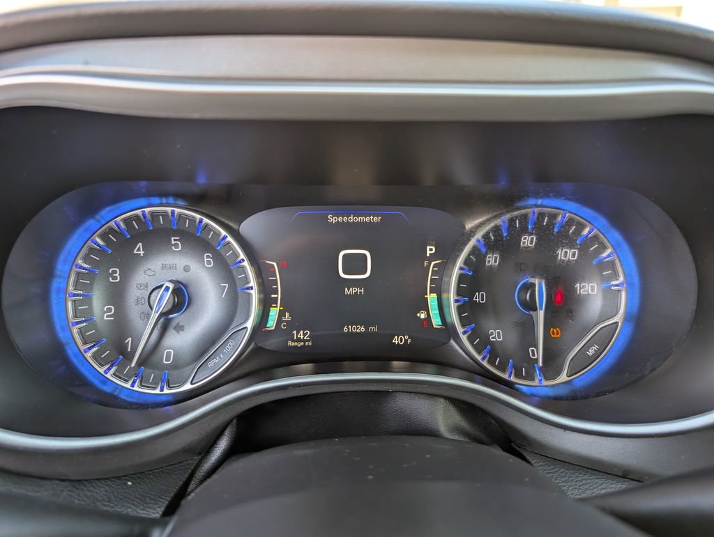 Used 2024 Chrysler Pacifica Touring-L image 22