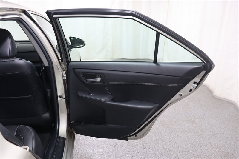 Used 2015 Toyota Camry XLE FWD image 29