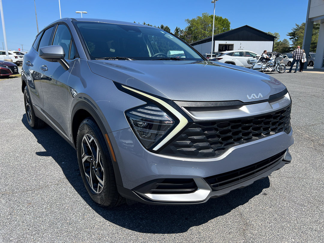 Used 2025 Kia Sportage LX FWD image 9