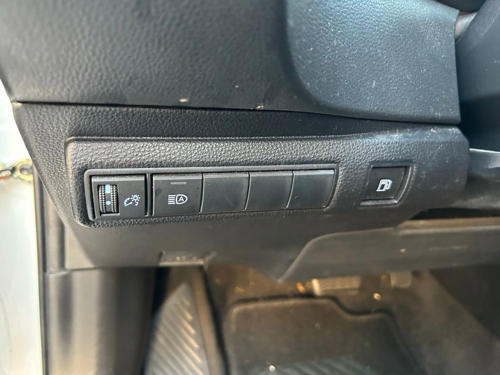 Used 2022 Toyota Corolla LE FWD image 16