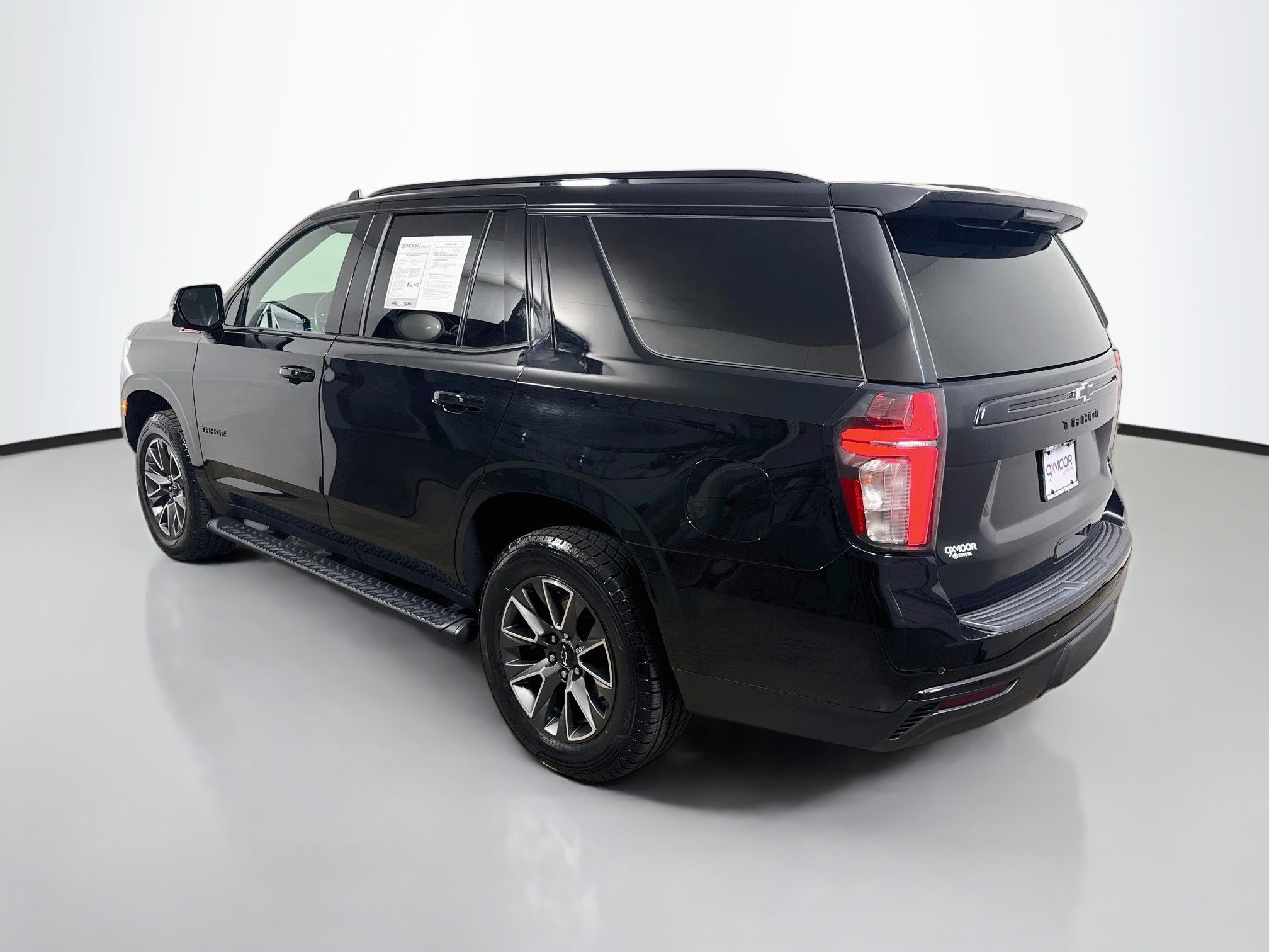 Used 2023 Chevrolet Tahoe Z71 w/ Luxury Package AWD/4WD image 5