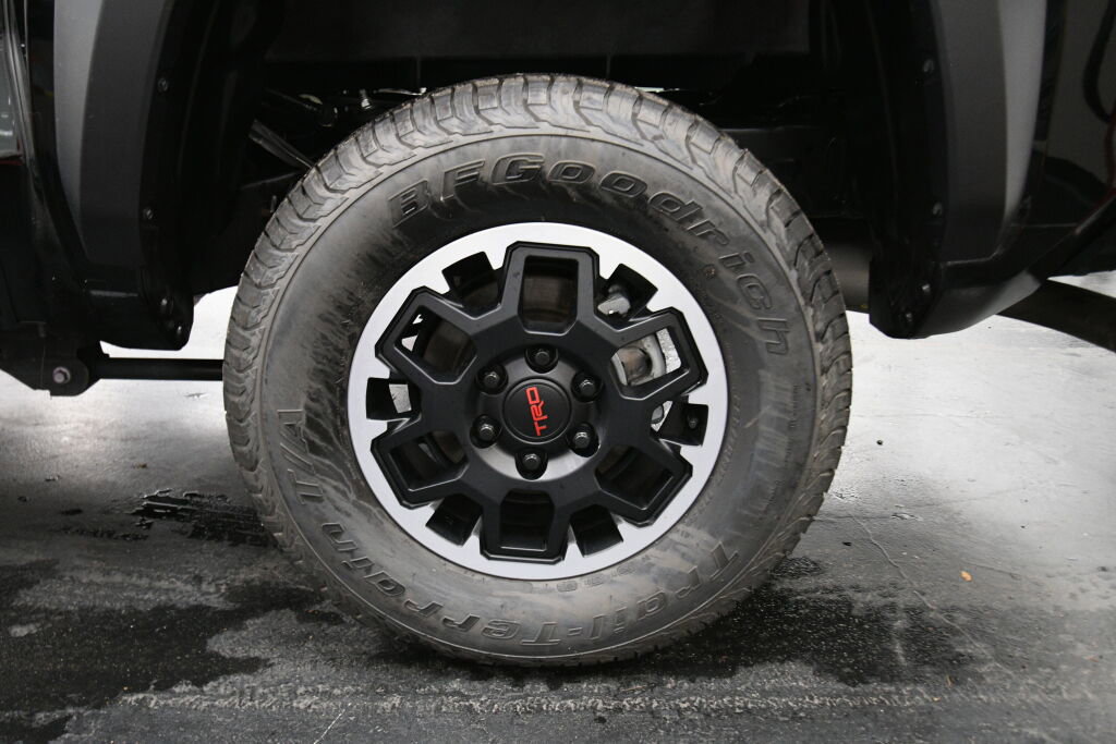 Used 2024 Toyota Tacoma TRD Off-Road image 30