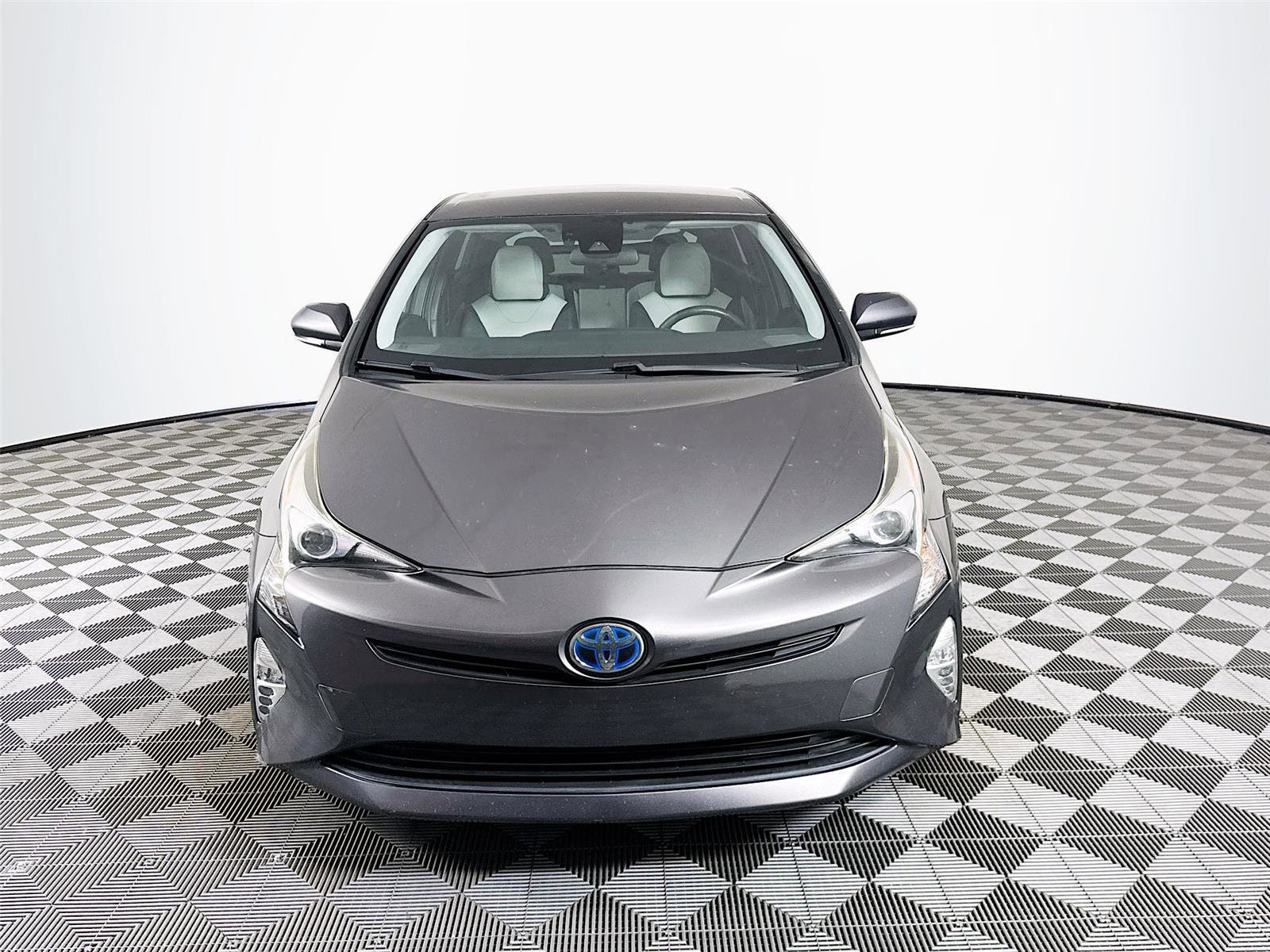 Used 2017 Toyota Prius Three Touring FWD image 2