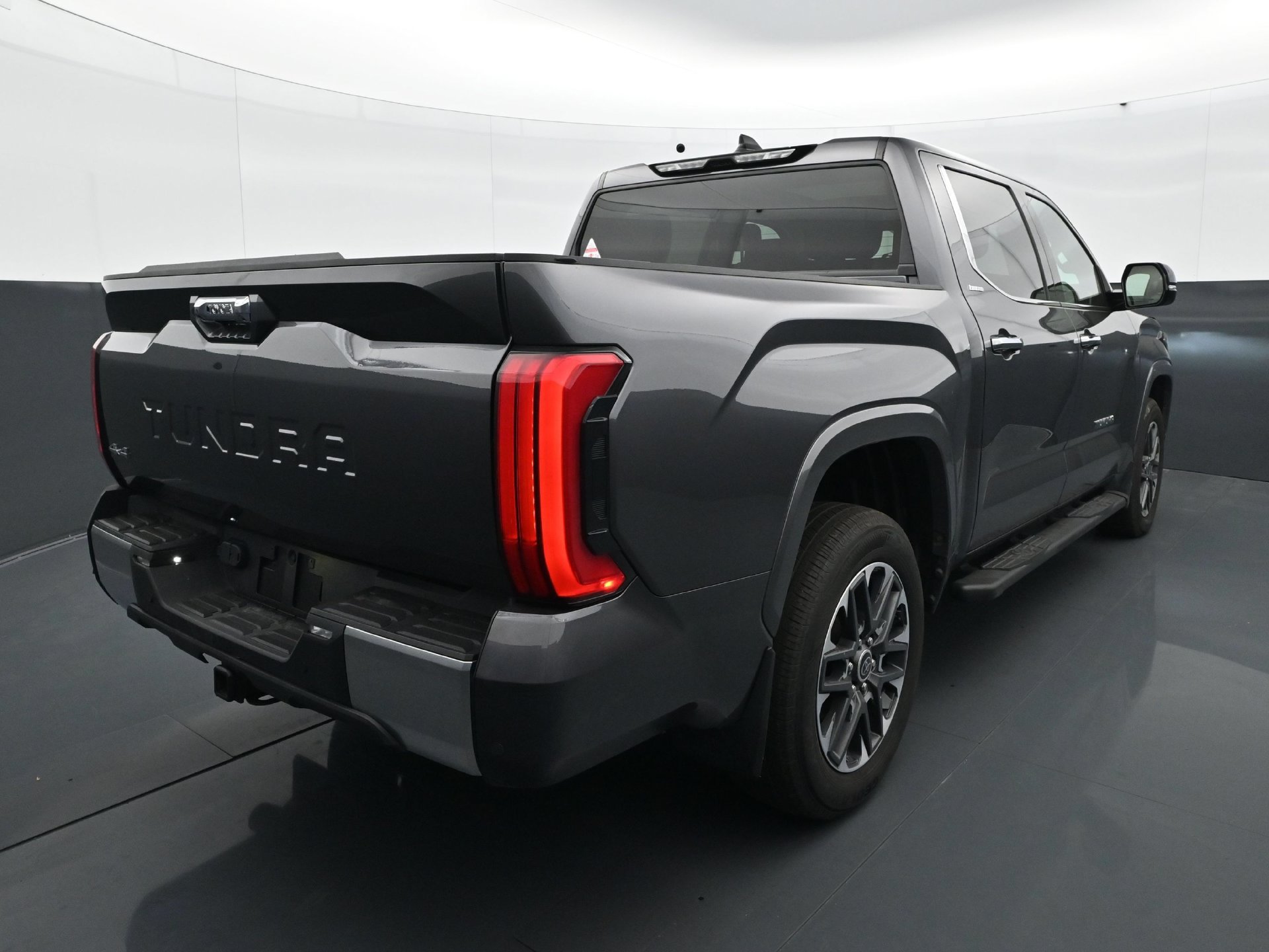 Used 2022 Toyota Tundra Limited AWD/4WD image 6