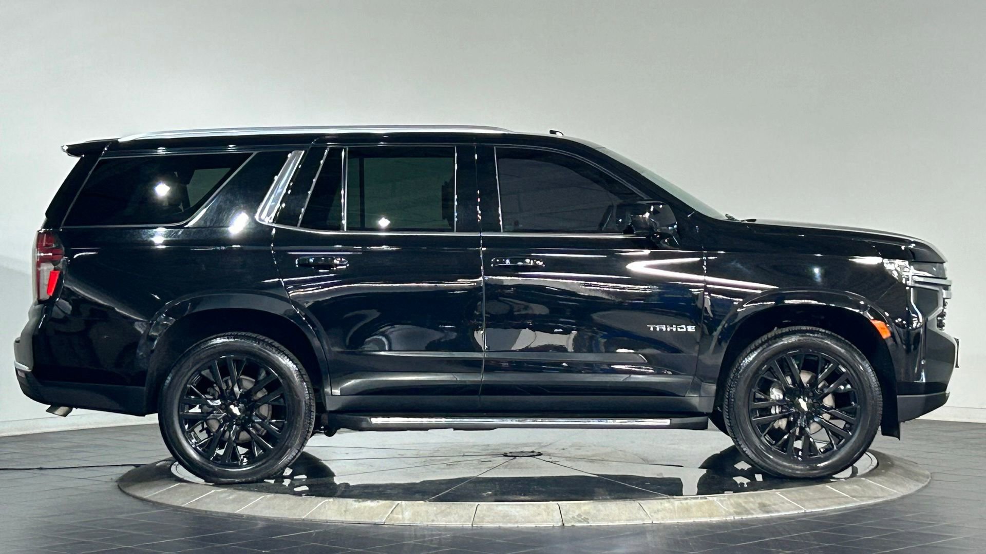 Used 2021 Chevrolet Tahoe LT w/ Rear Media and Nav Package AWD/4WD image 8