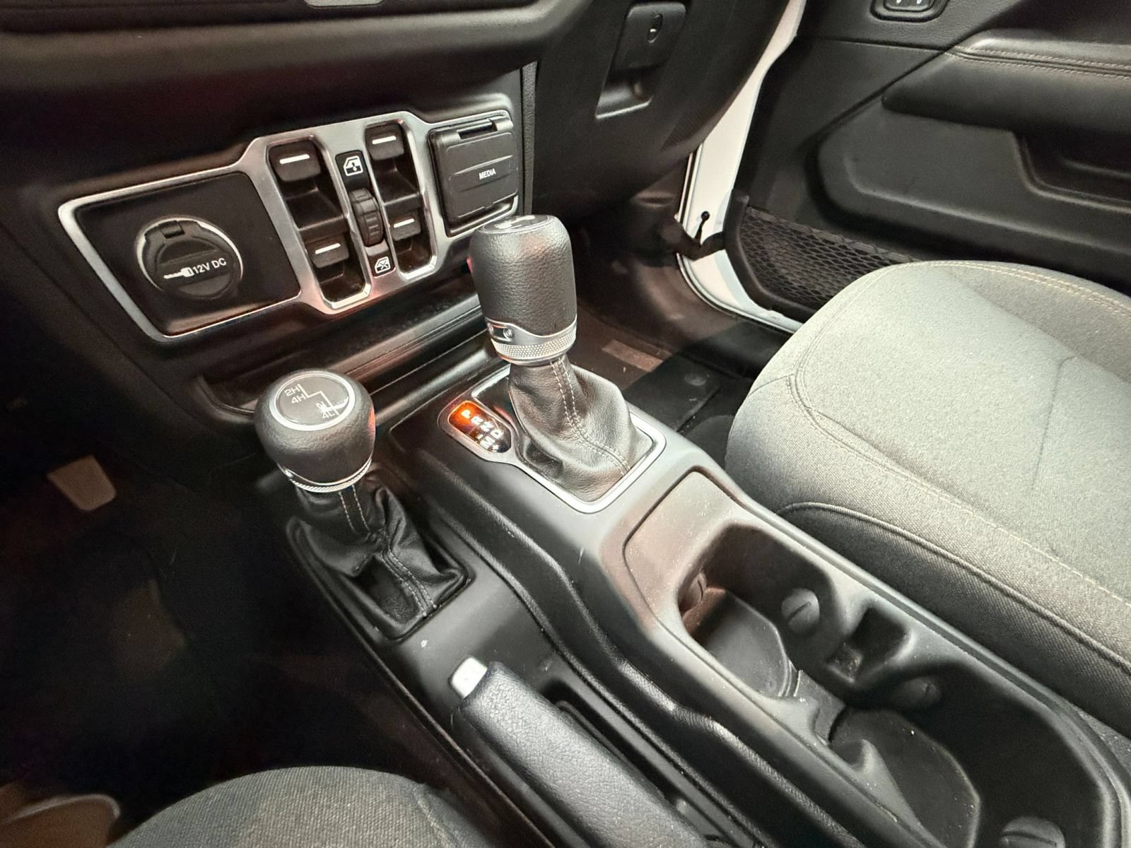 Used 2025 Jeep Wrangler Unlimited Sahara AWD/4WD image 41