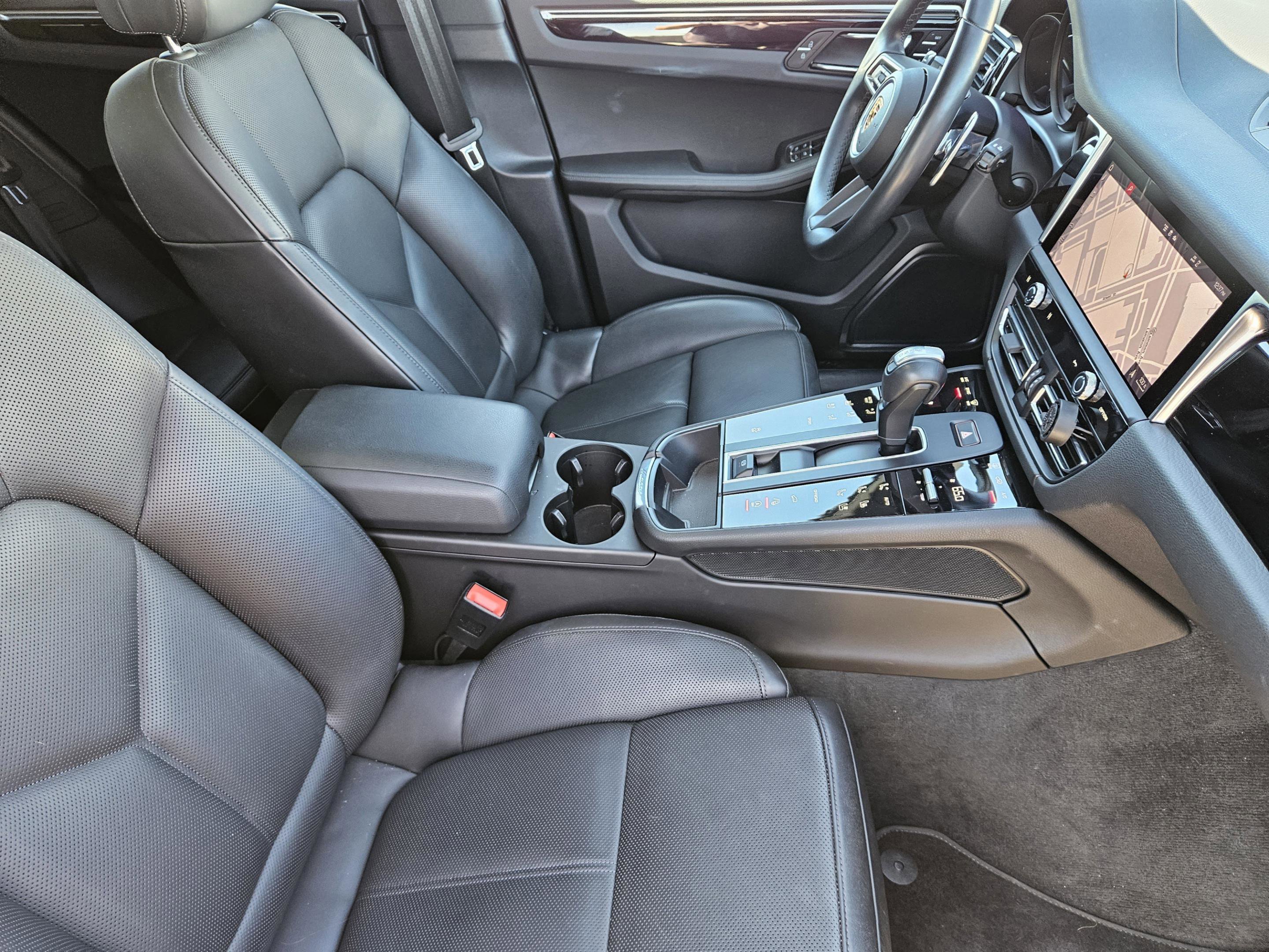 Certified 2023 Porsche Macan Turbo image 15