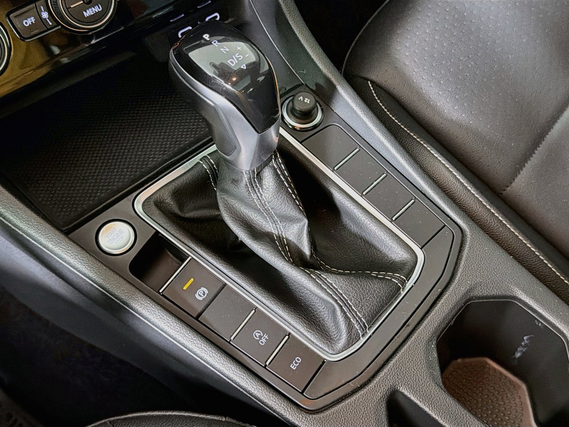 Certified 2023 Volkswagen Jetta SE FWD image 14