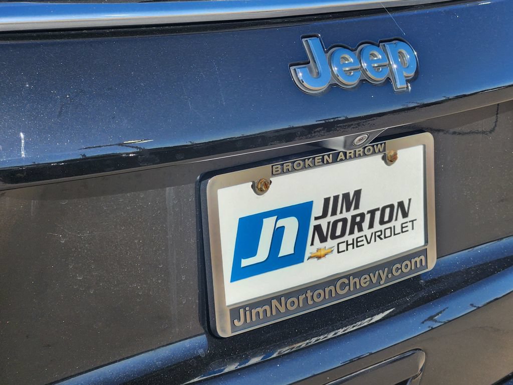 Used 2018 Jeep Compass Latitude w/ Popular Equipment Group FWD image 11