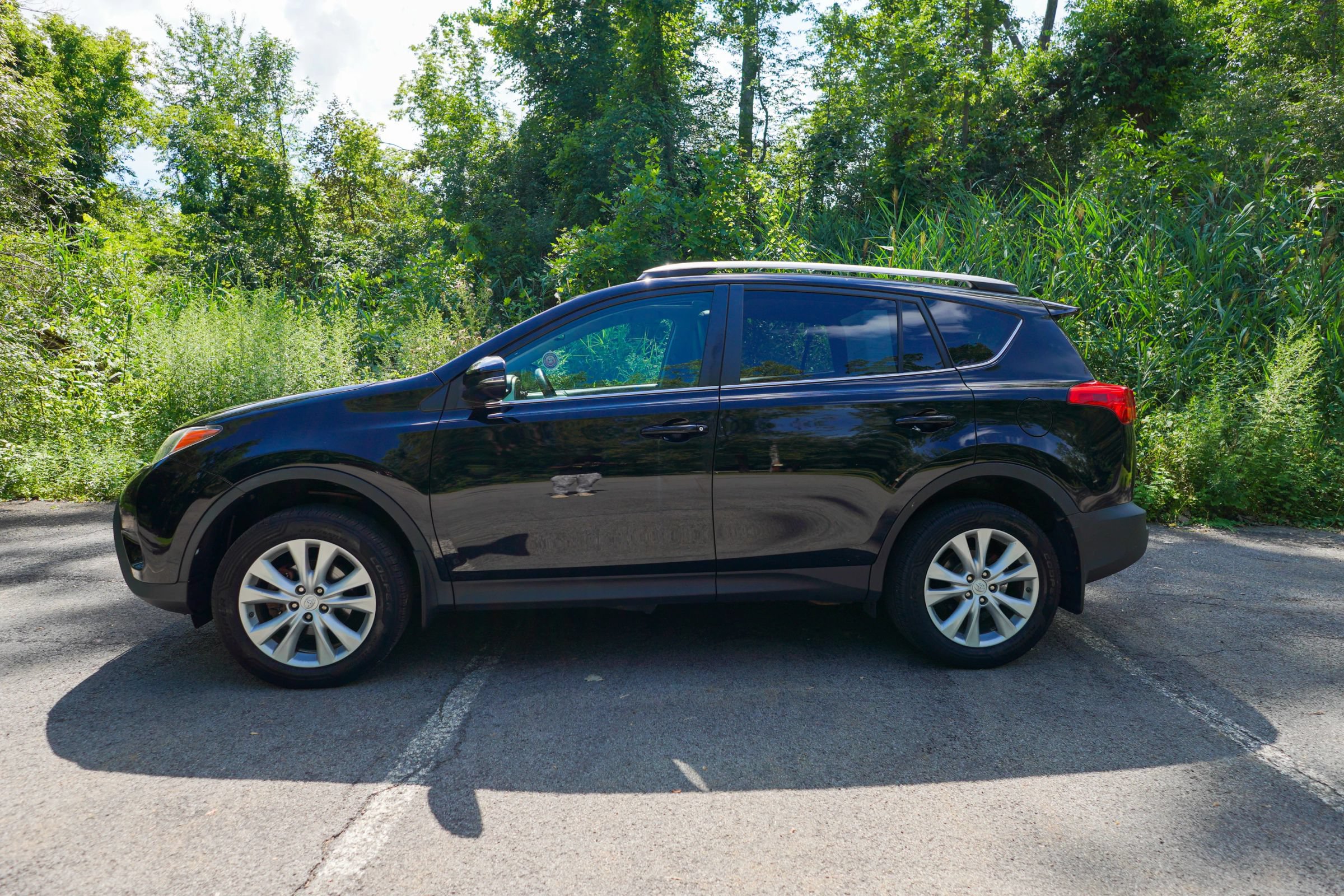 Used 2015 Toyota RAV4 Limited AWD/4WD image 2