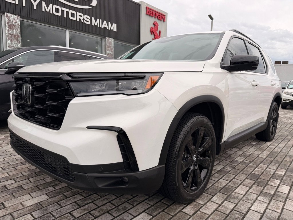 Used 2025 Honda Pilot Black Edition image 3