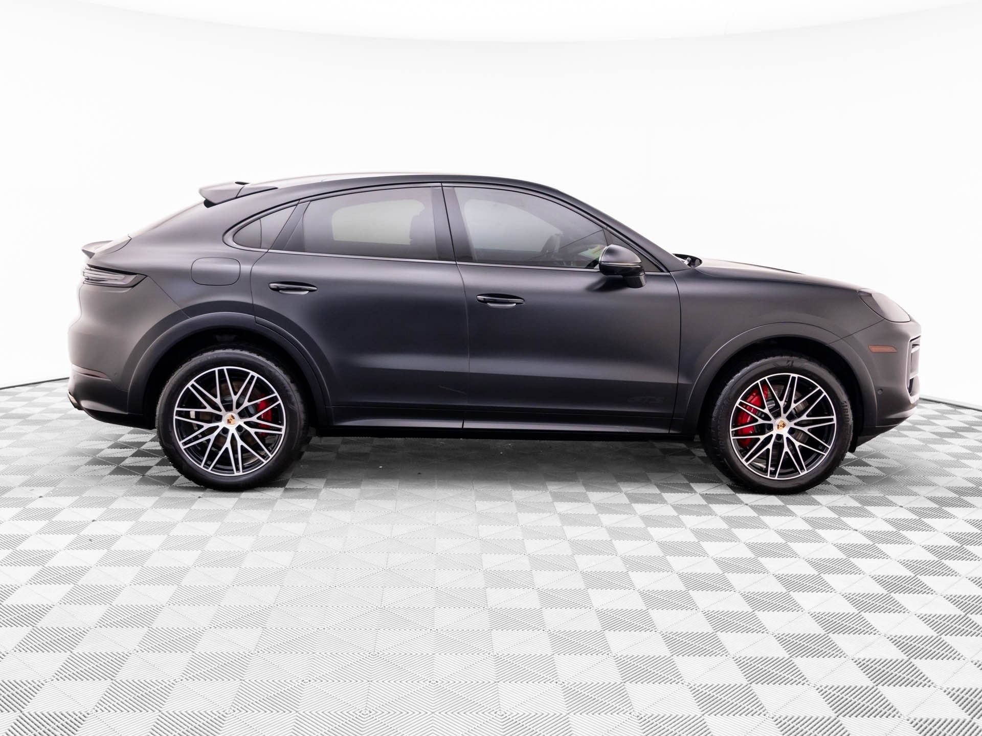 Certified 2025 Porsche Cayenne GTS AWD/4WD image 7