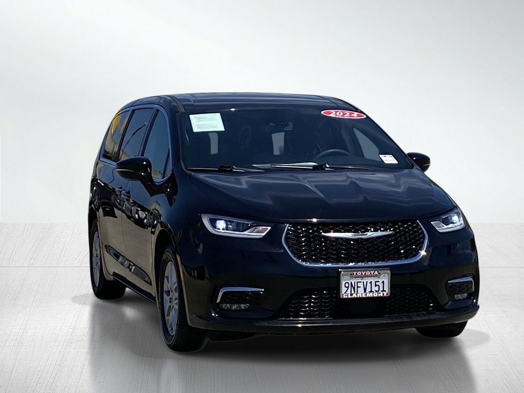 Used 2024 Chrysler Pacifica Touring FWD image 13