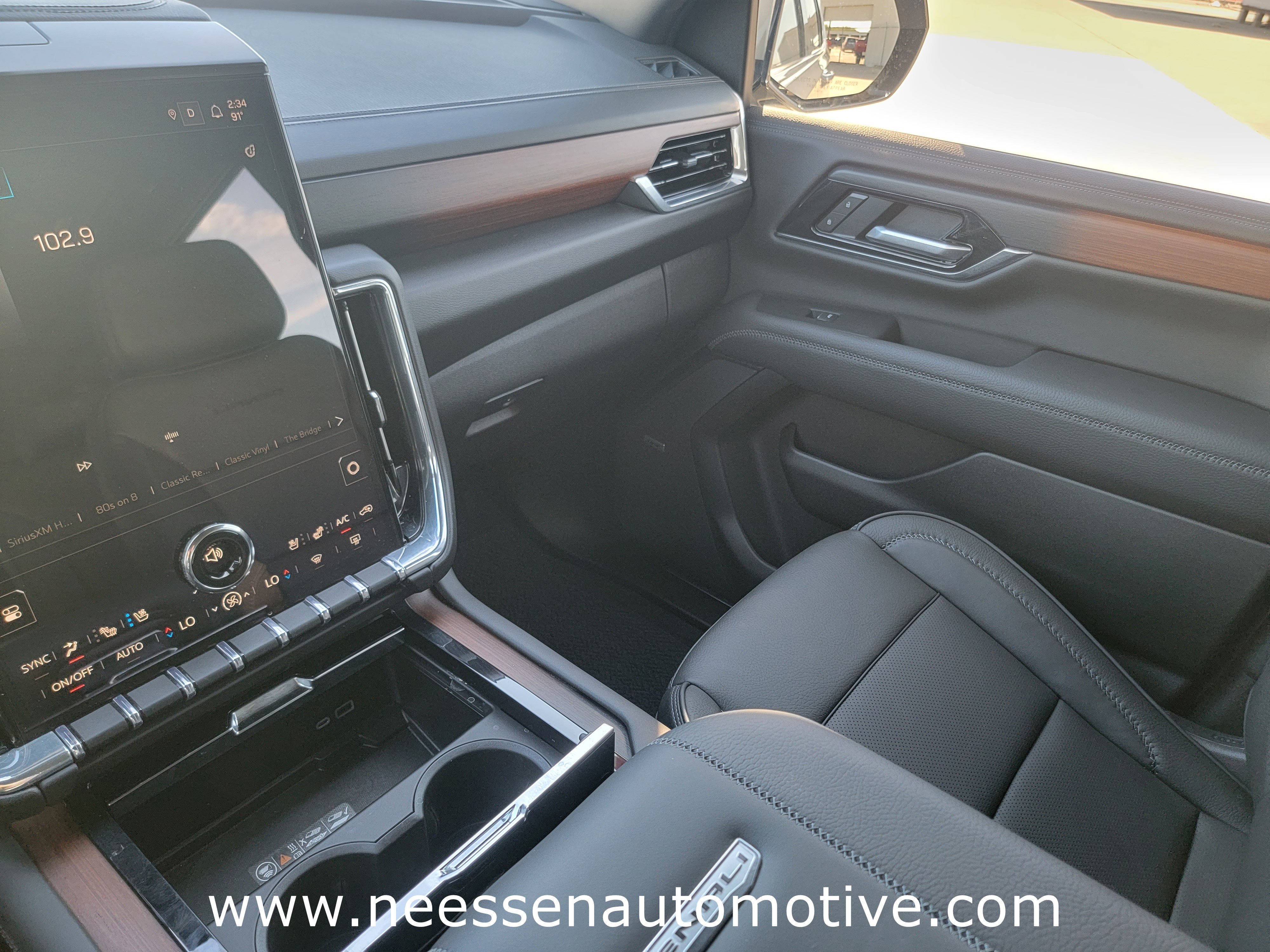 Used 2025 GMC Yukon Denali w/ Sun & Power Step Package image 27