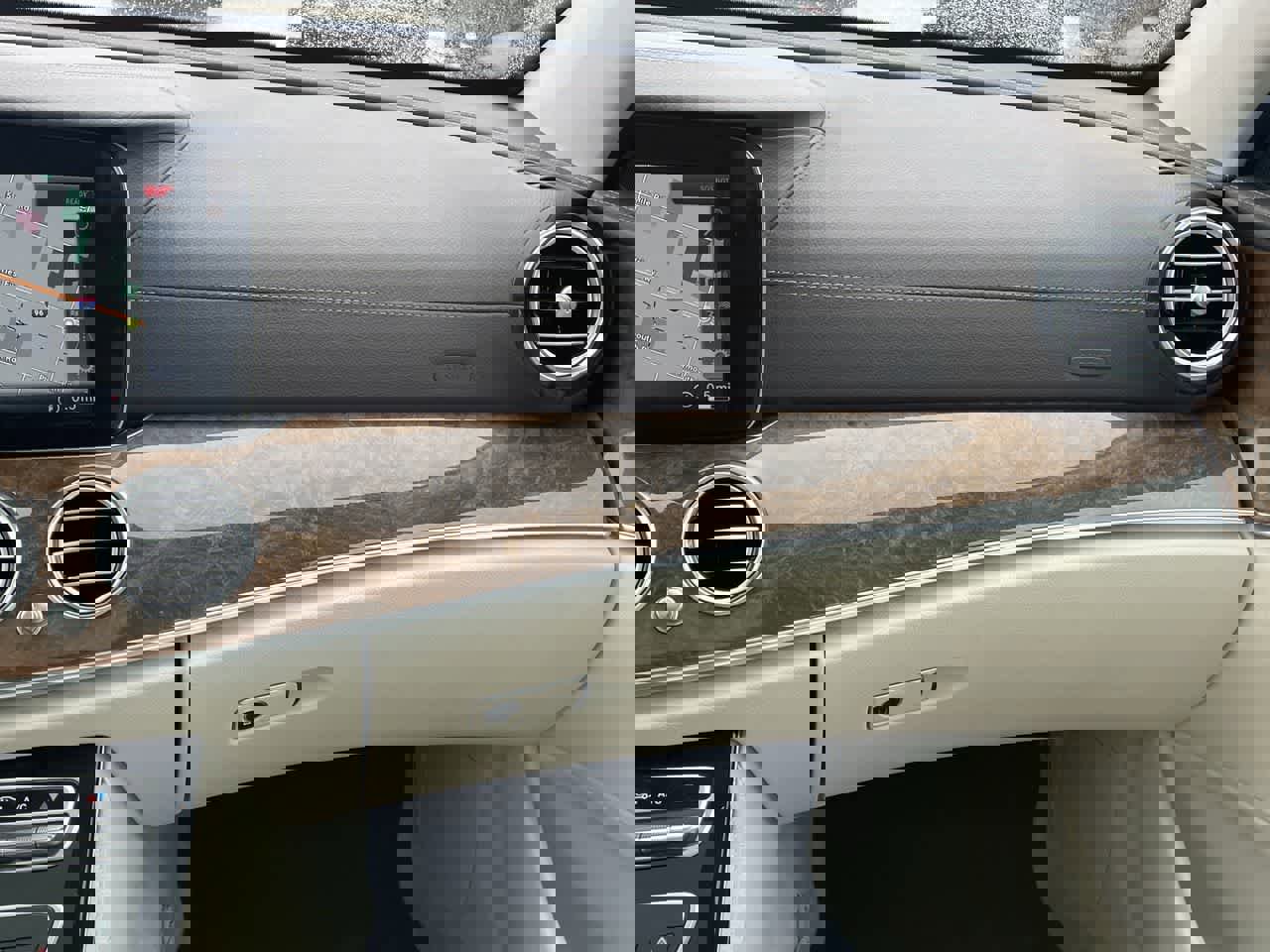 Used 2017 Mercedes-Benz E 400 4MATIC Wagon image 16