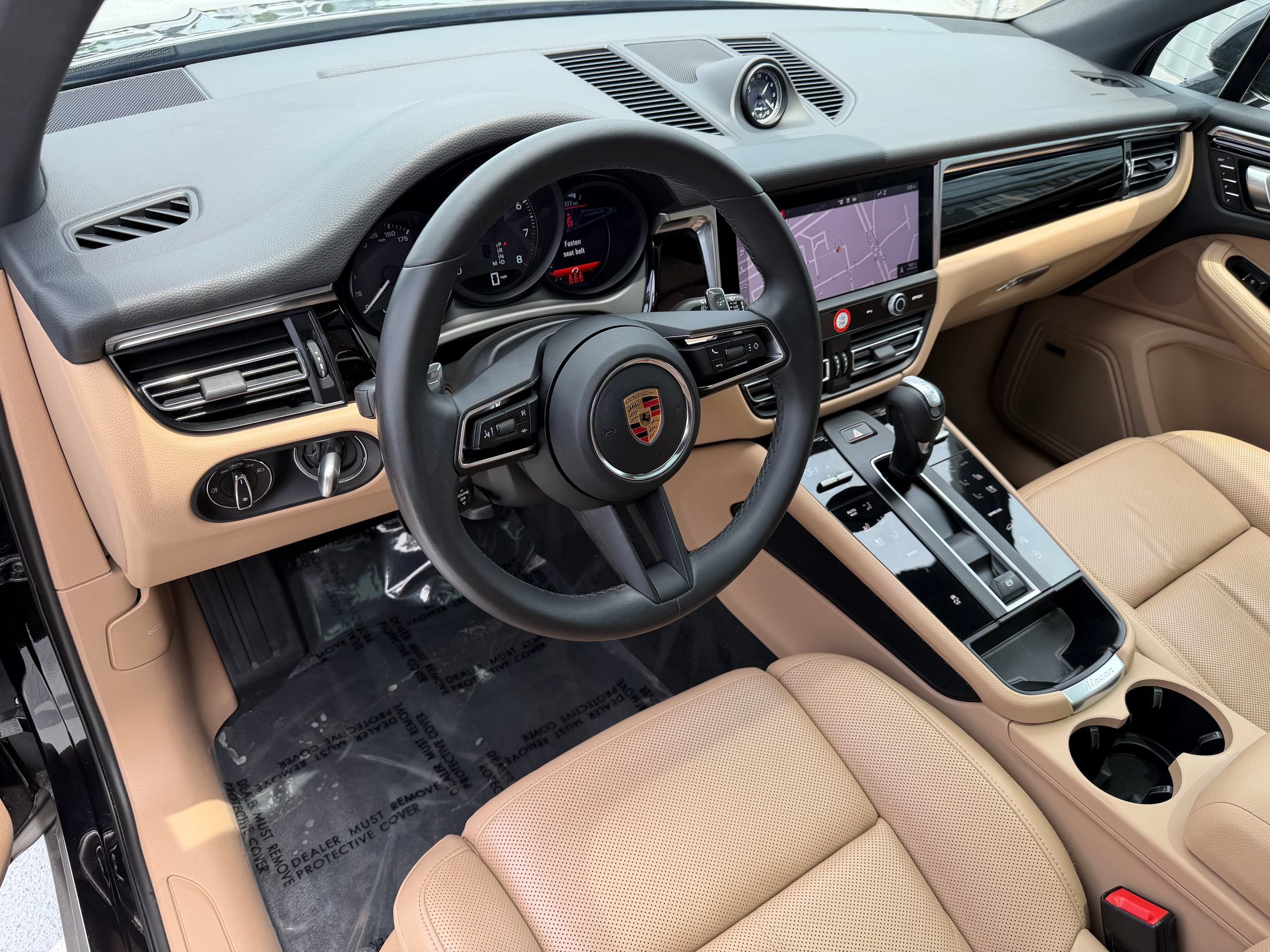Certified 2023 Porsche Macan AWD/4WD image 4
