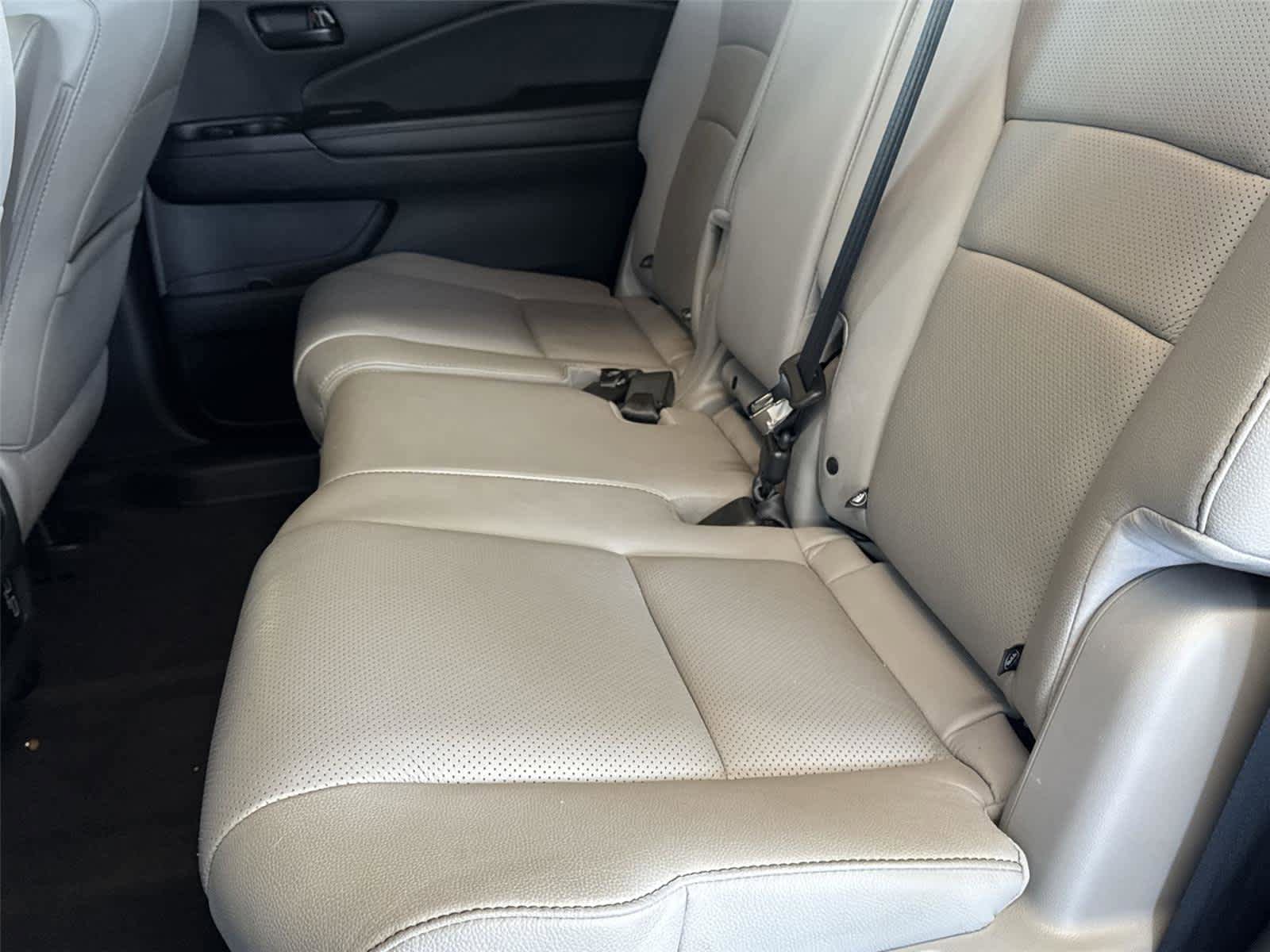 Used 2023 Honda Passport EX-L image 16