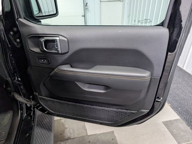 Used 2025 Jeep Wrangler Unlimited Sahara AWD/4WD image 25