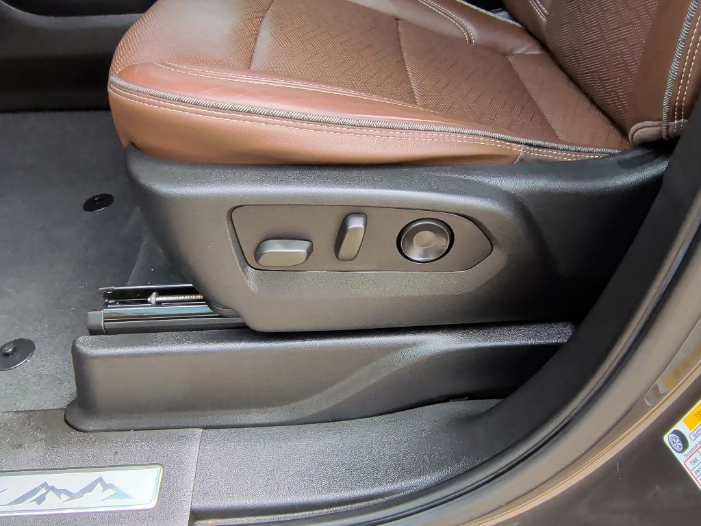 Used 2021 Chevrolet Tahoe High Country w/ Premium Package RWD image 14