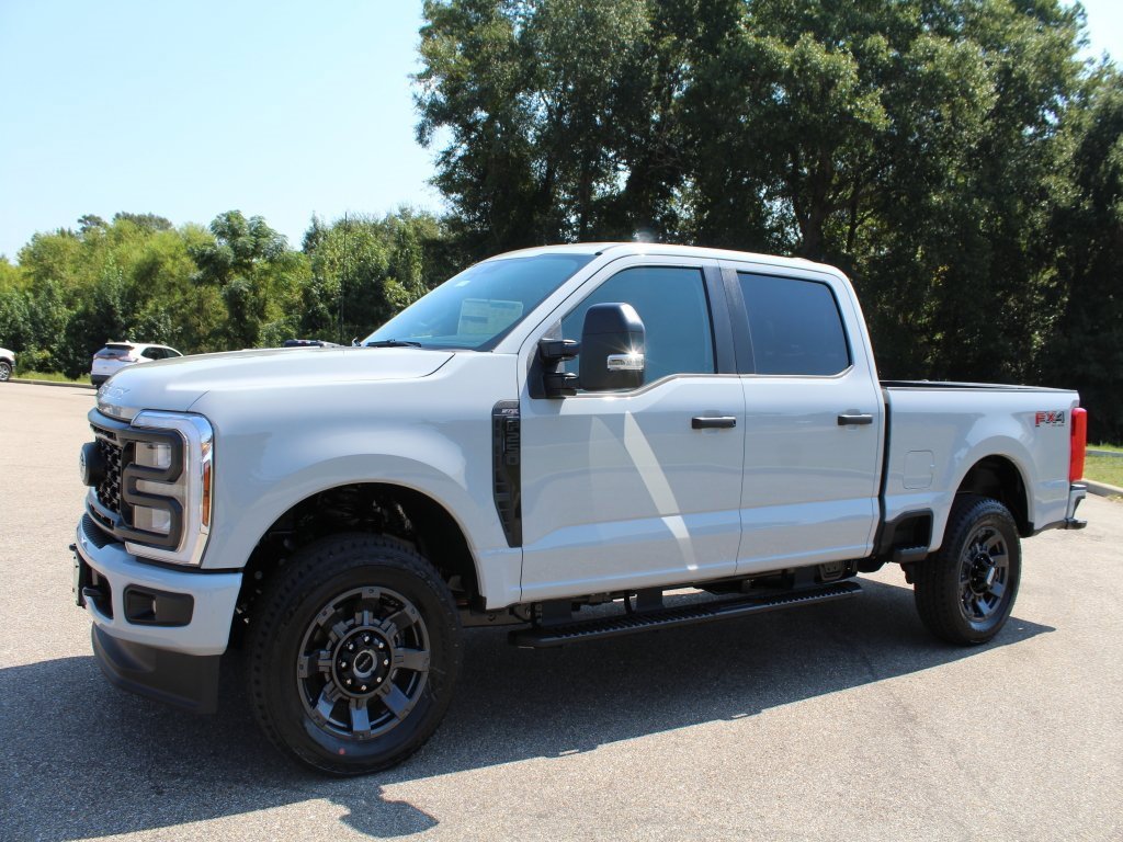 New 2026 Ford F250 4x4 Crew Cab Super Duty image 1