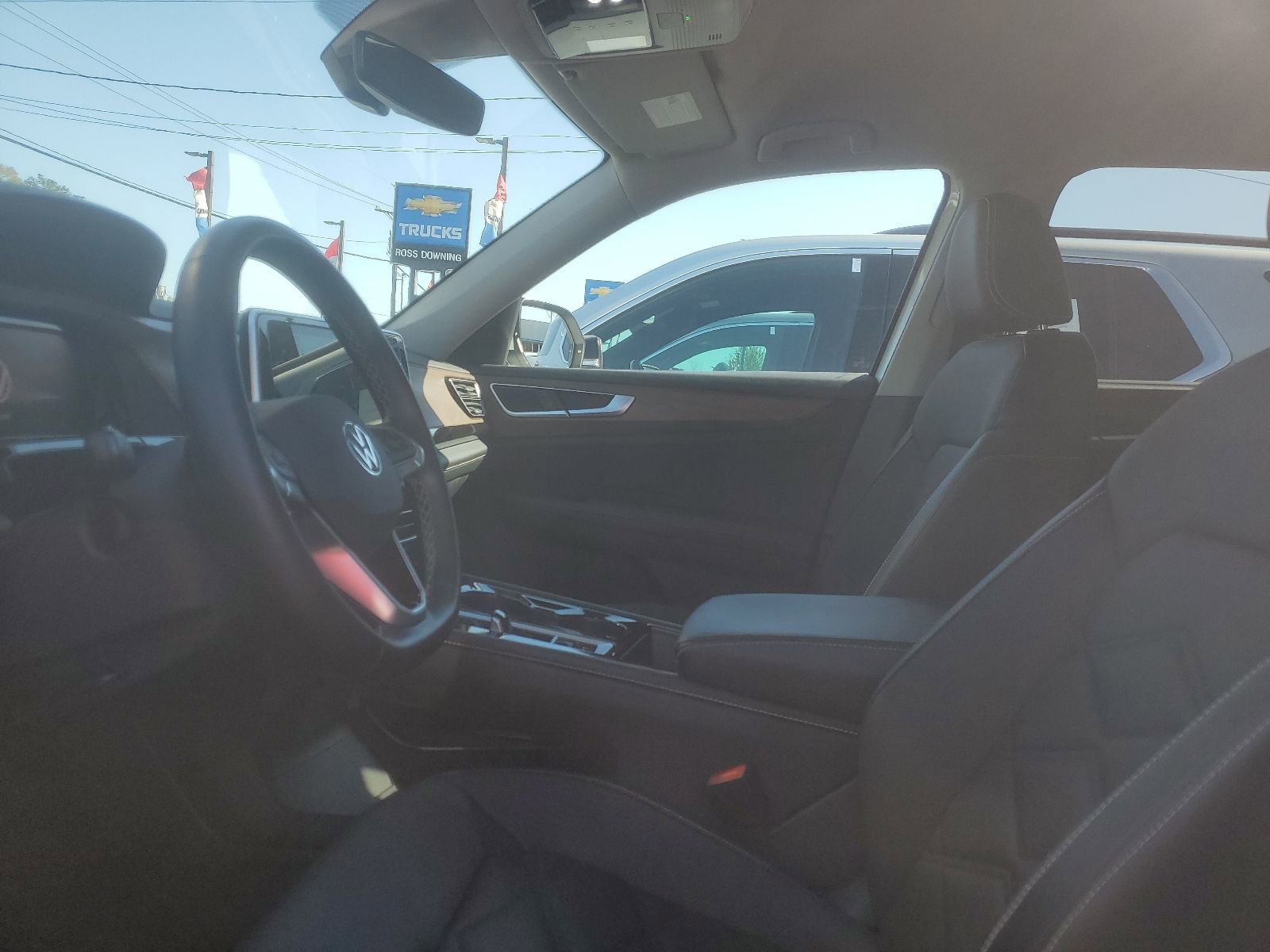 Used 2025 Volkswagen Atlas SE image 8