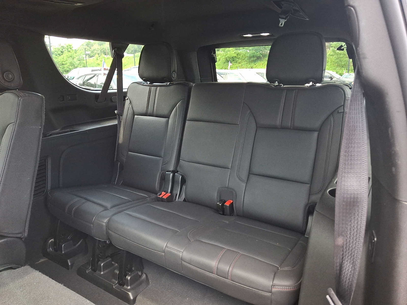 Used 2022 Chevrolet Suburban RST w/ Luxury Package AWD/4WD image 11