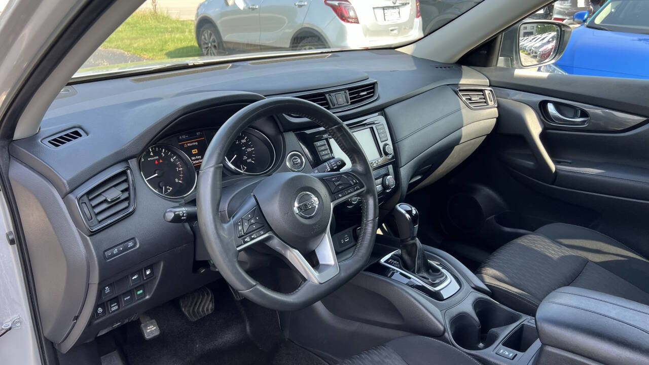 Used 2018 Nissan Rogue SV w/ Premium Package image 10
