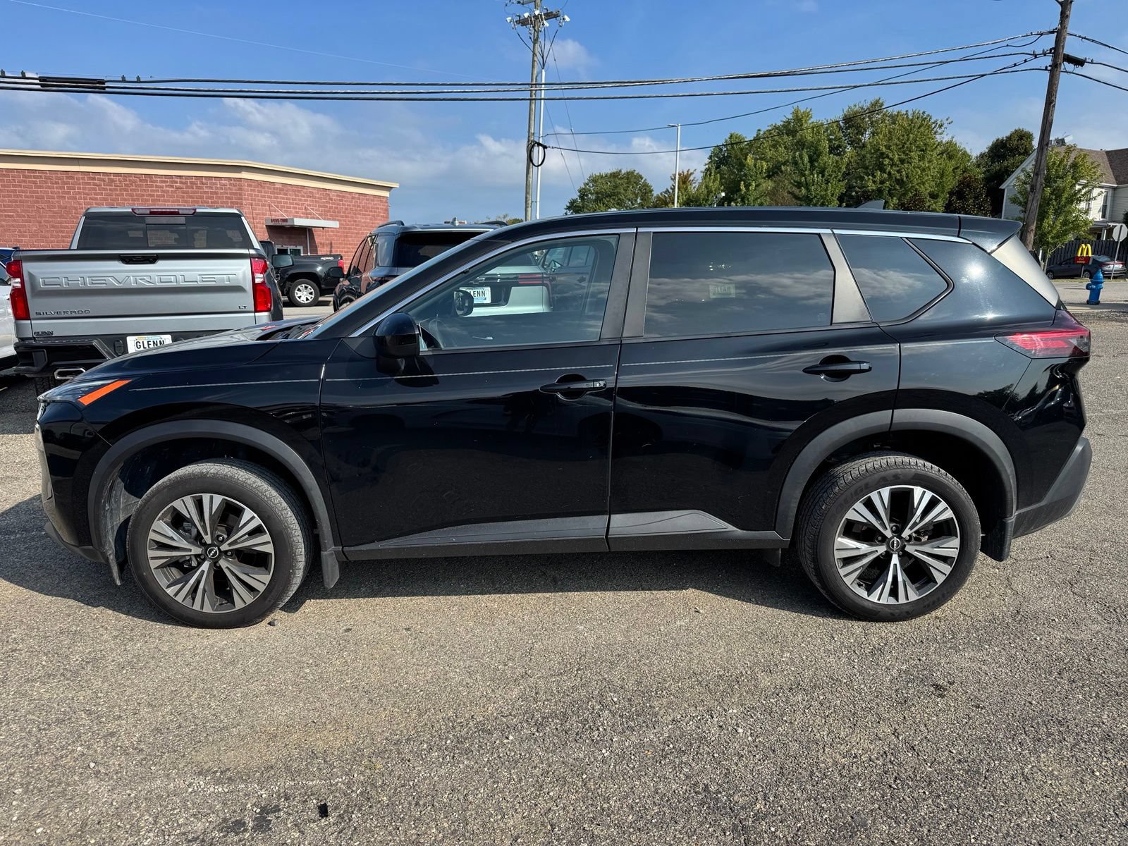Used 2023 Nissan Rogue SV AWD/4WD image 3