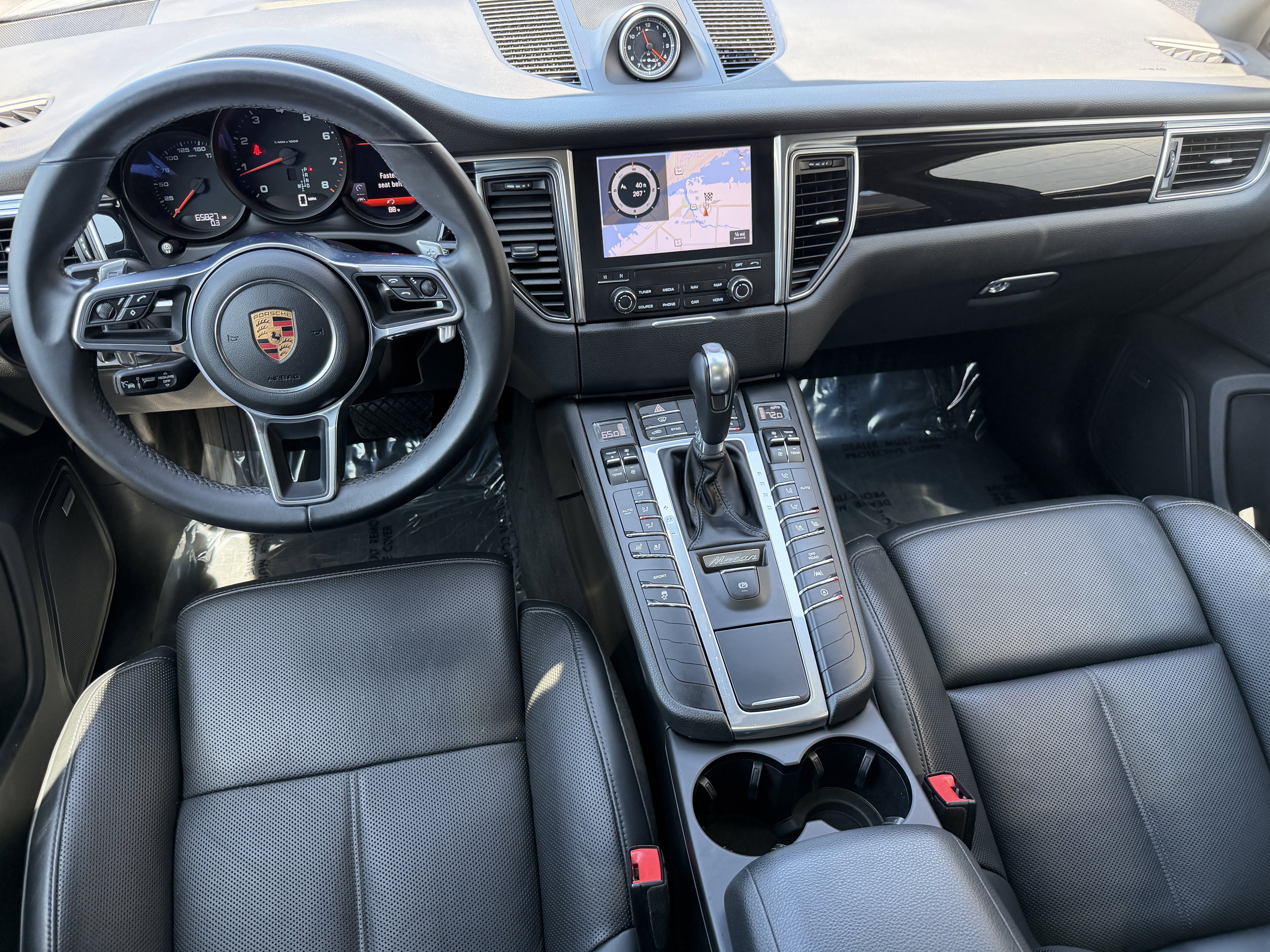 Certified 2018 Porsche Macan AWD/4WD image 16
