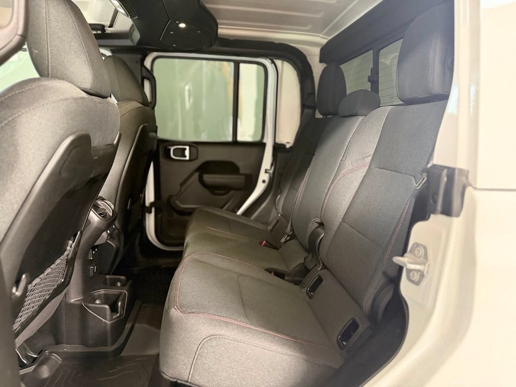 Used 2025 Jeep Gladiator Rubicon w/ Convenience Group AWD/4WD image 17