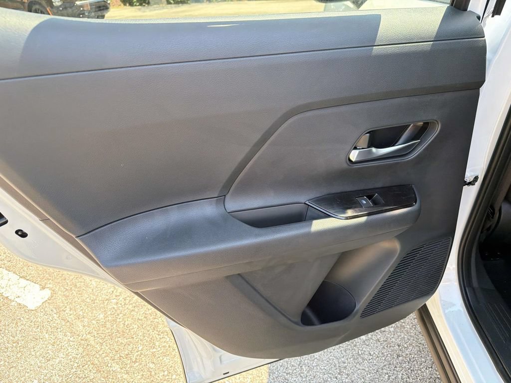 New 2026 Nissan Kicks SR FWD image 18