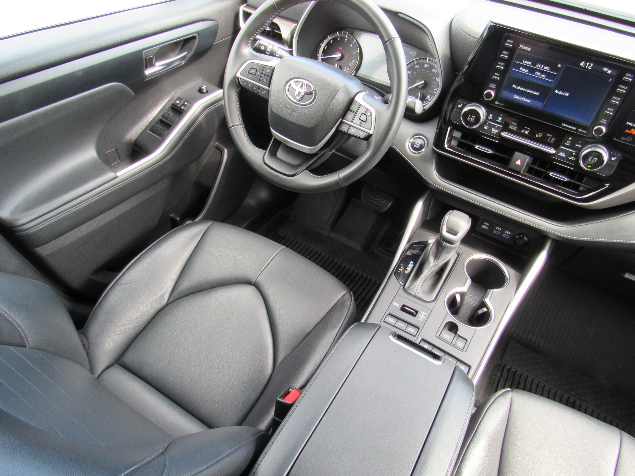 Used 2022 Toyota Highlander XLE AWD/4WD image 30