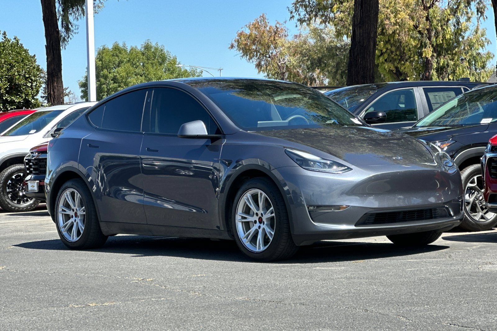Used 2023 Tesla Model Y Long Range AWD/4WD image 2
