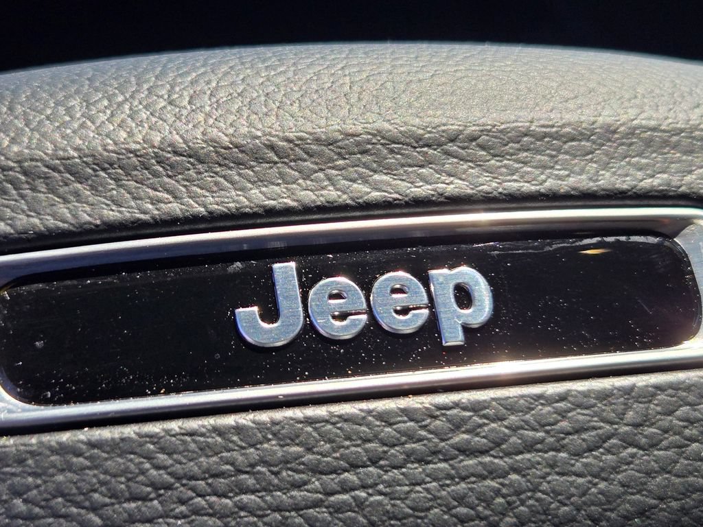 Used 2025 Jeep Grand Cherokee Limited AWD/4WD image 20