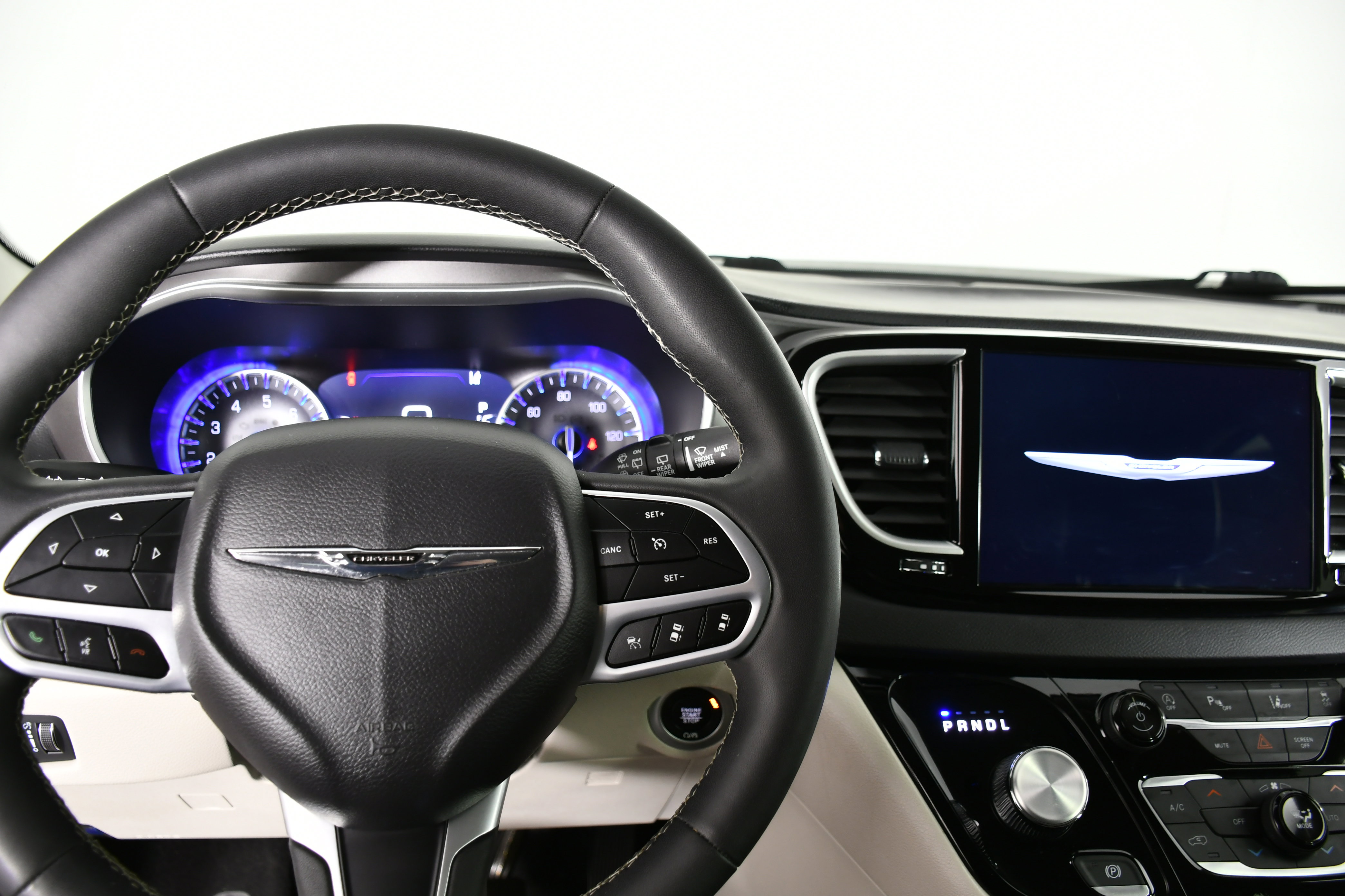 Used 2024 Chrysler Pacifica Touring-L image 16