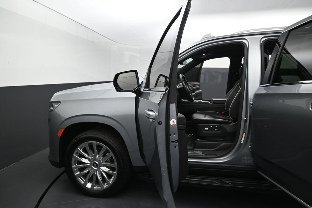 Used 2024 Cadillac Escalade ESV Premium Luxury AWD/4WD image 14