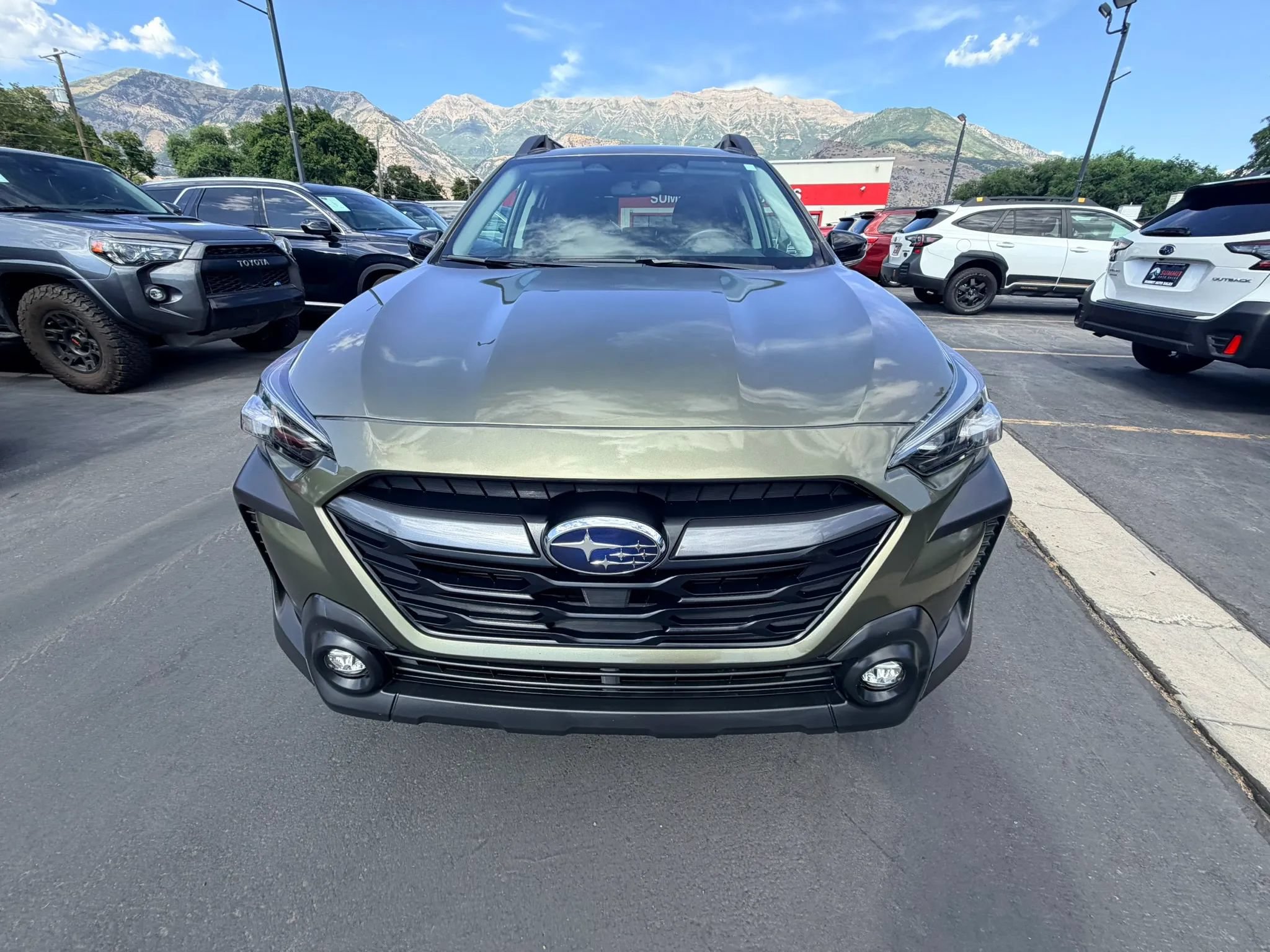 Used 2023 Subaru Outback Premium AWD/4WD image 9