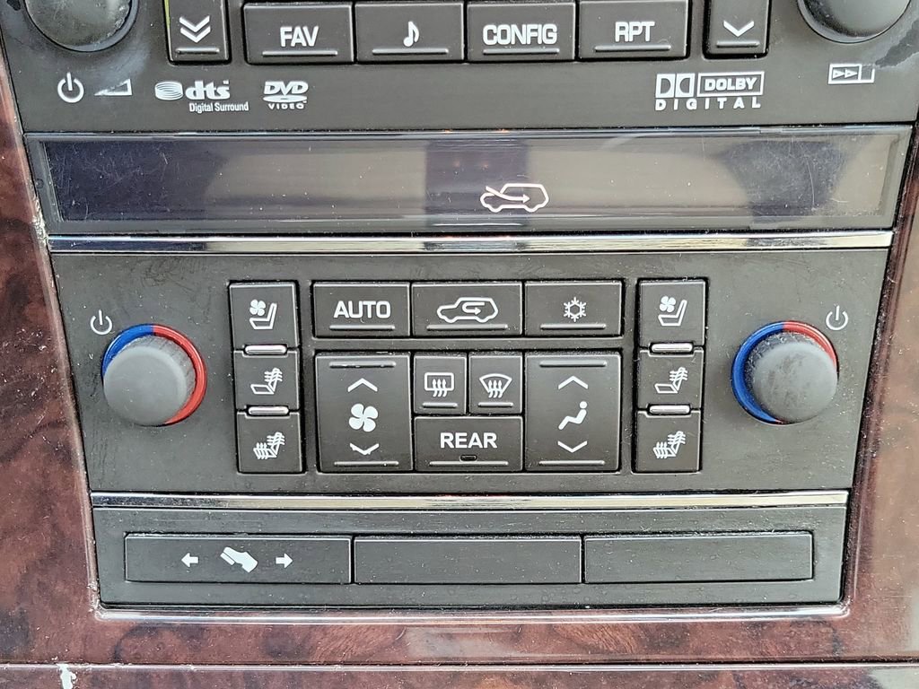 Used 2011 Cadillac Escalade Luxury AWD/4WD image 31