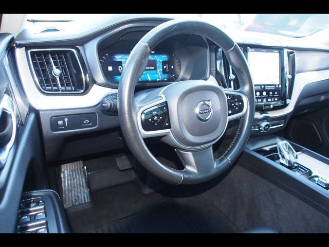 Used 2022 Volvo XC60 B5 Inscription w/ Protection Package Premier FWD image 18