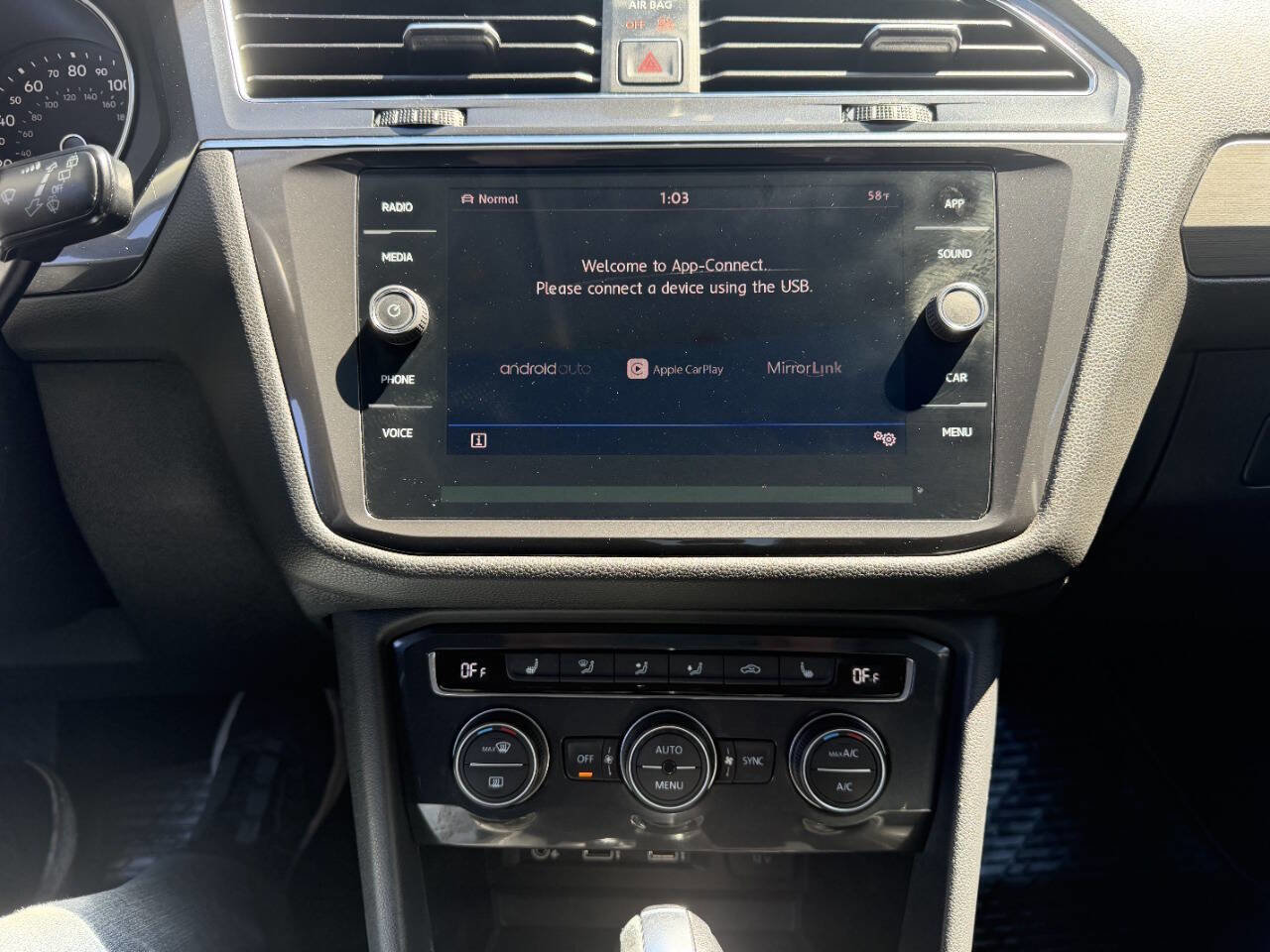 Used 2018 Volkswagen Tiguan SE w/ Panoramic Sunroof Package AWD/4WD image 35