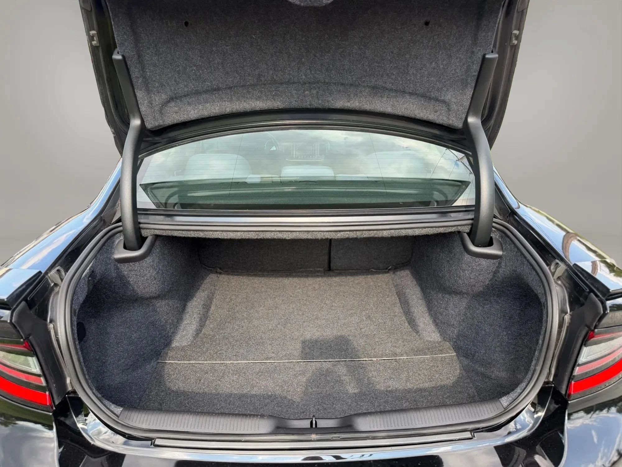 Used 2019 Dodge Charger SXT AWD/4WD image 36