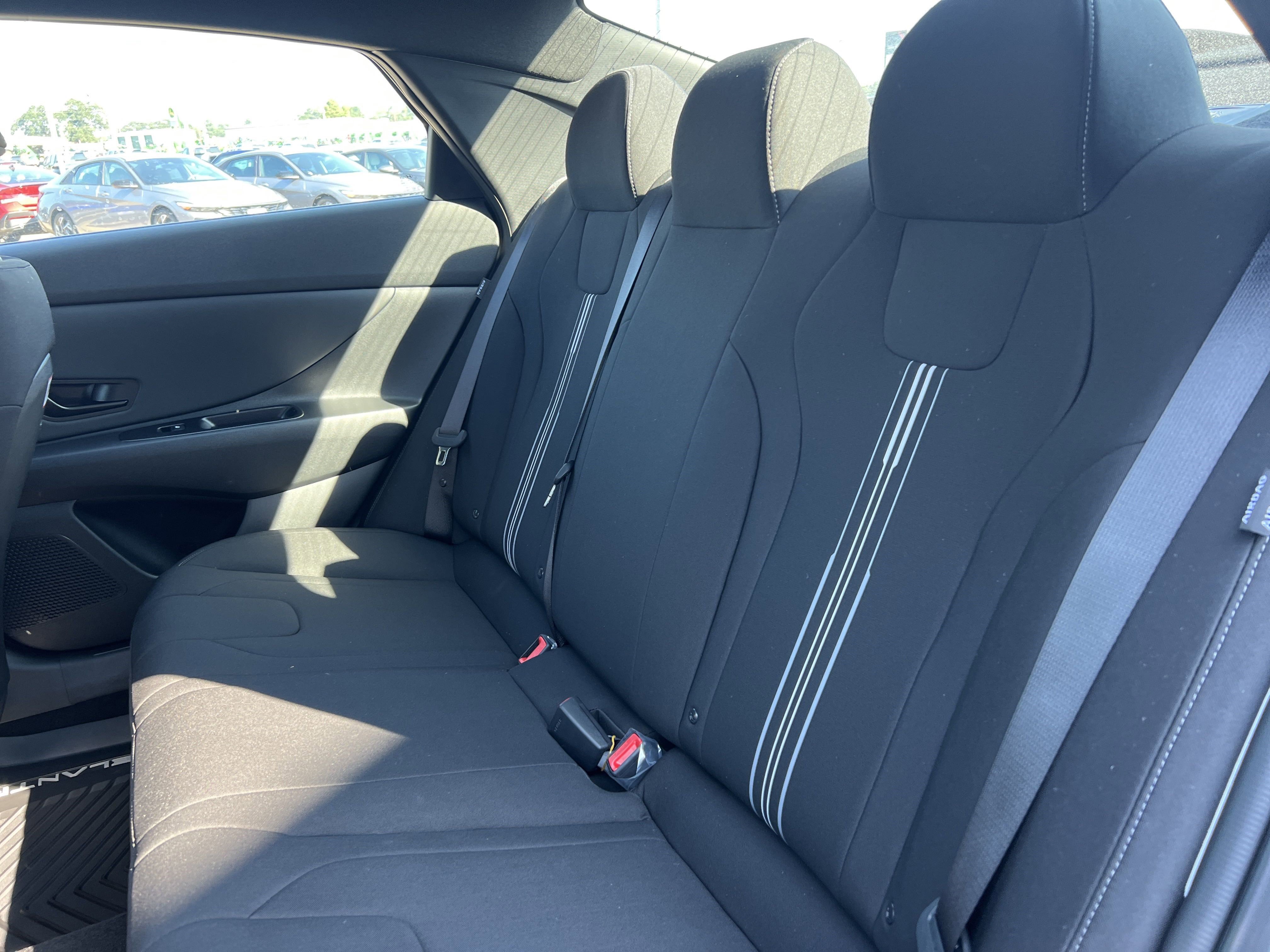Used 2025 Hyundai Elantra Sport image 6