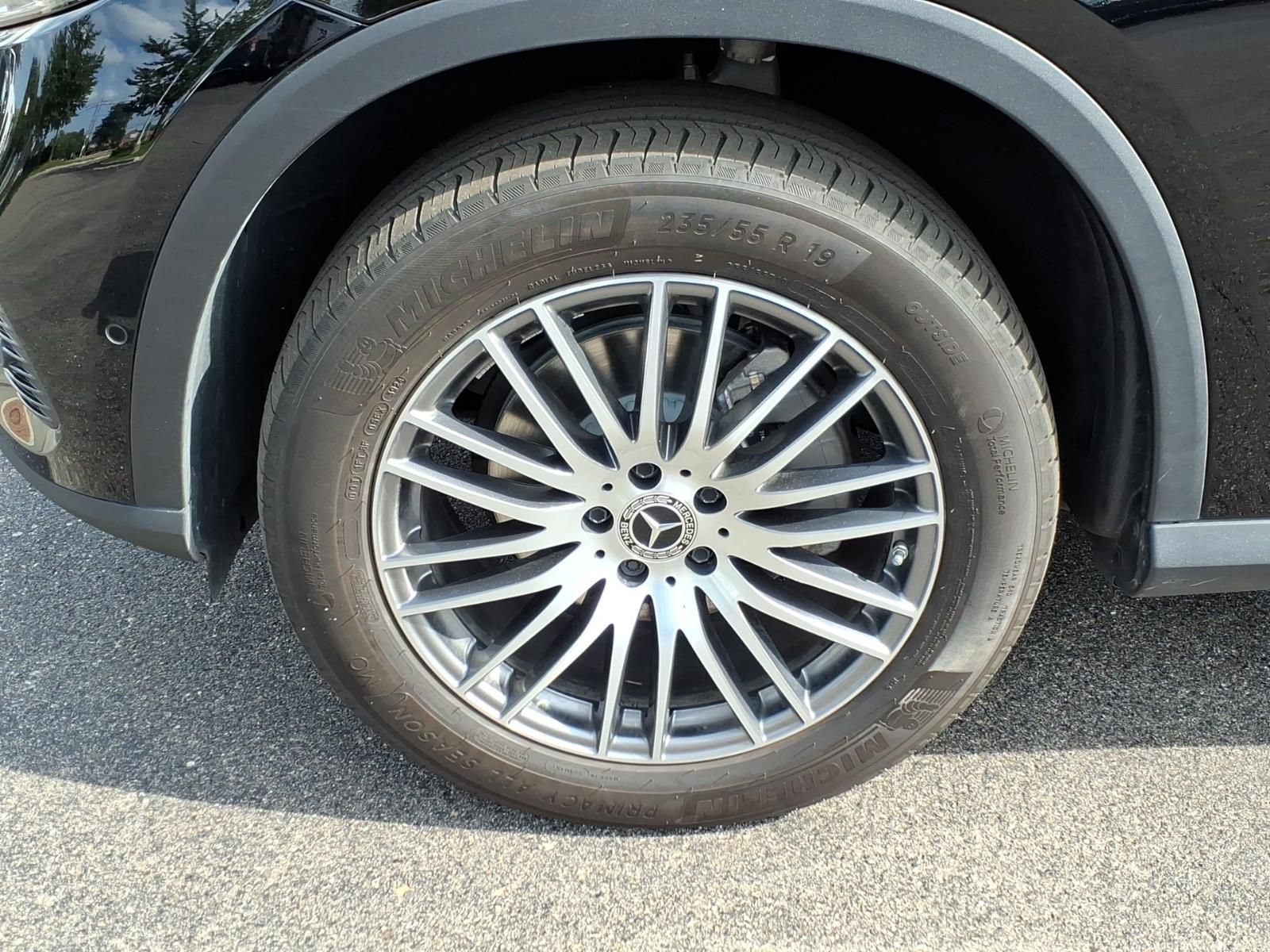 Used 2025 Mercedes-Benz GLC 300 4MATIC image 10