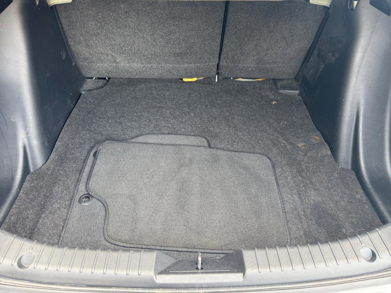 Used 2019 Toyota Yaris LE image 25