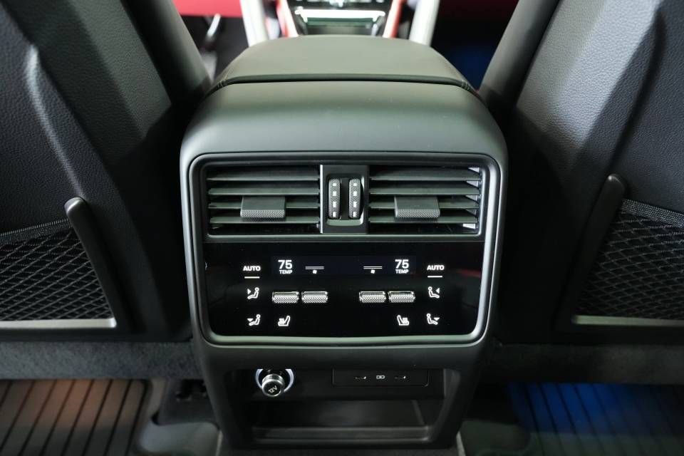 Certified 2025 Porsche Cayenne image 25