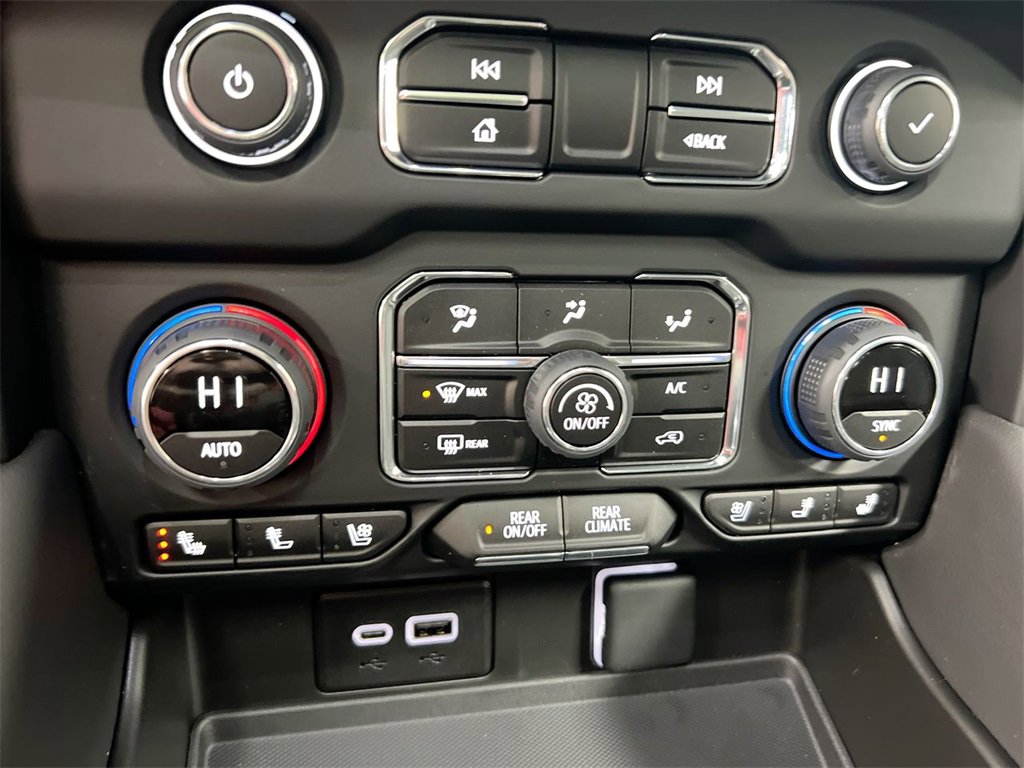 Used 2024 Chevrolet Tahoe High Country image 16