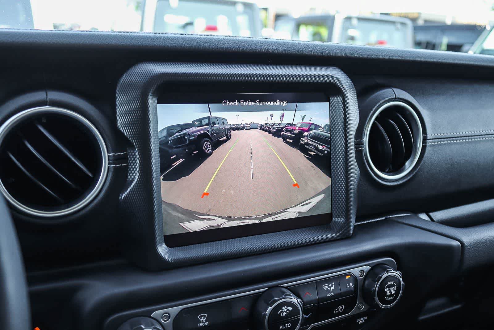 Used 2023 Jeep Wrangler Unlimited Sahara AWD/4WD image 27