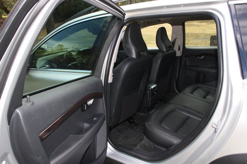 Used 2016 Volvo XC70 T5 Premier w/ Proximity Package AWD/4WD image 16